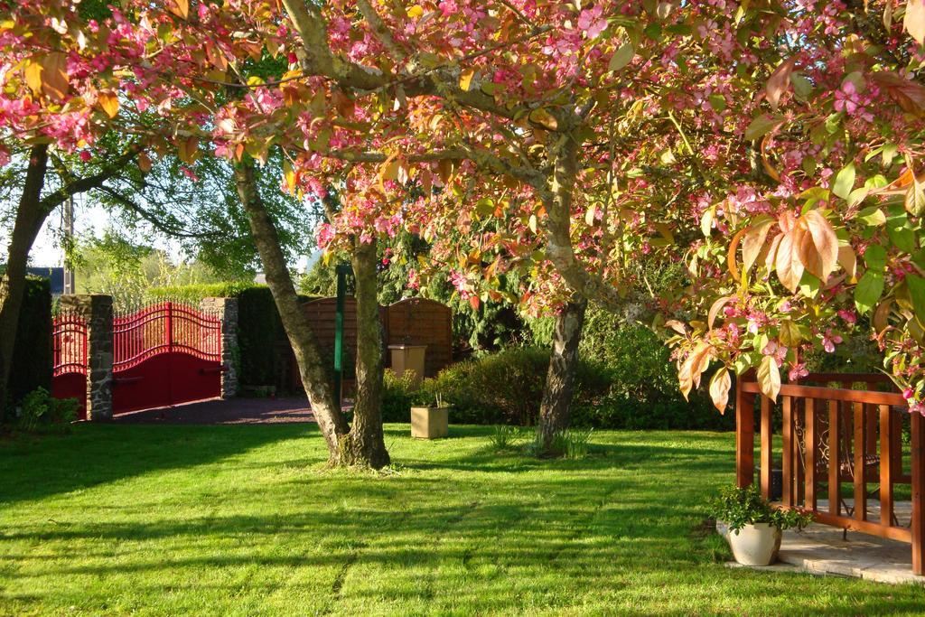 Bed and Breakfast Au Jardin D'Eloise Tremereuc Екстер'єр фото