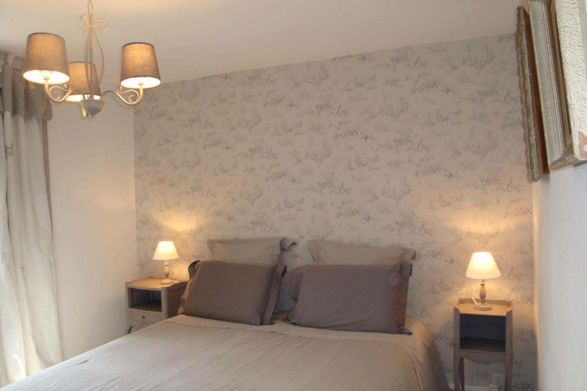 Bed and Breakfast Au Jardin D'Eloise Tremereuc Екстер'єр фото