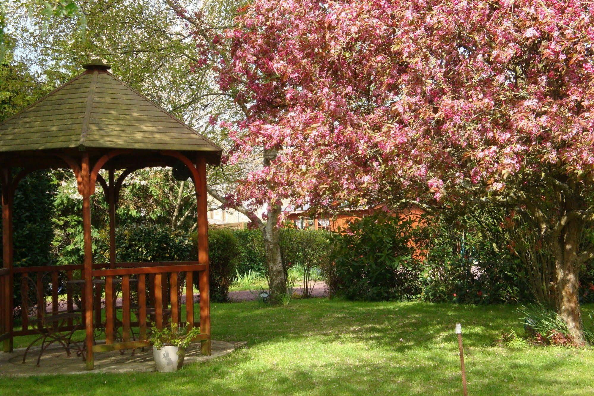 Bed and Breakfast Au Jardin D'Eloise Tremereuc Екстер'єр фото